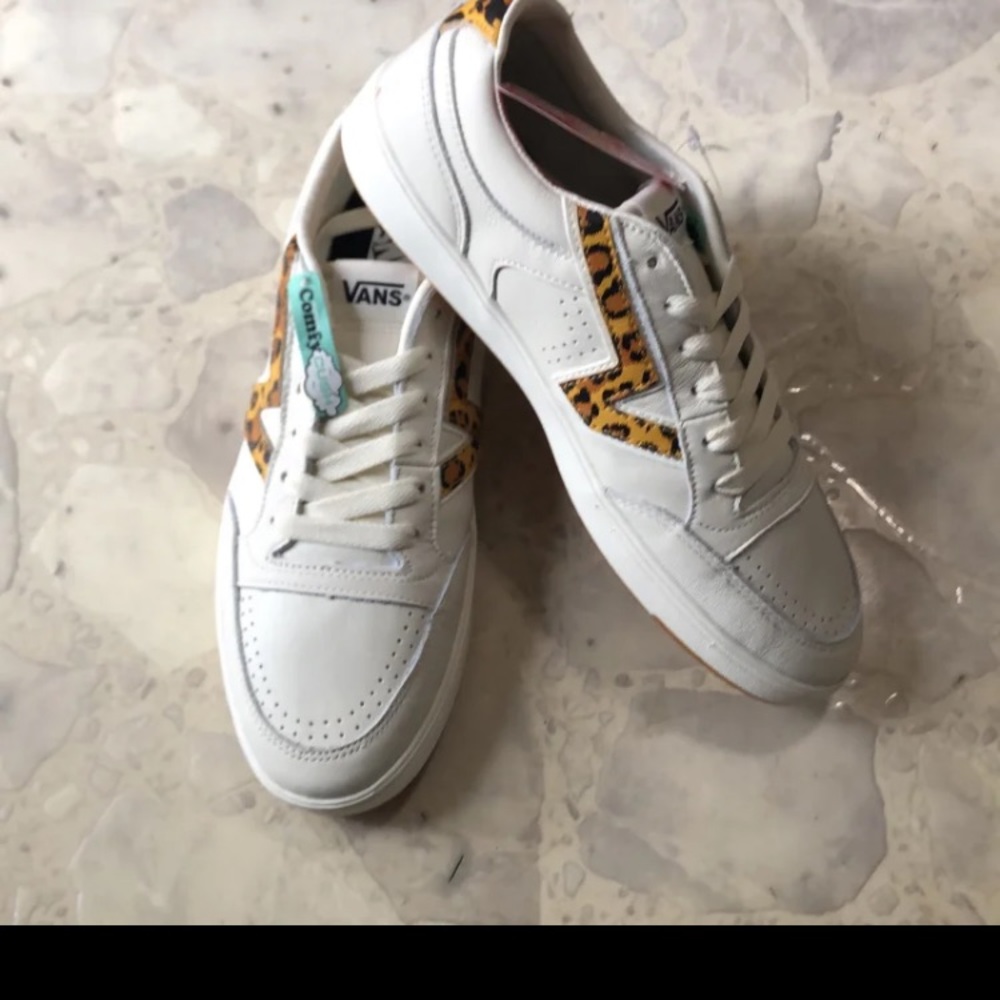 NEW, UNWORN, AUTHENTIC VANS IN THE BOX - MEN'S SIZE 11, WOMENS SIZE 12.5 - Picture 4 of 9